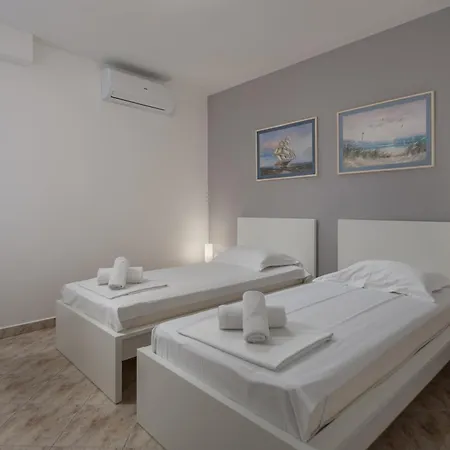Vikendica Seaview Pool House Mytilus - Happy *